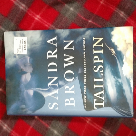 Sandra Brown "Tailspin" Thriller Story 454 Pgs. Like New - Picture 1 of 7